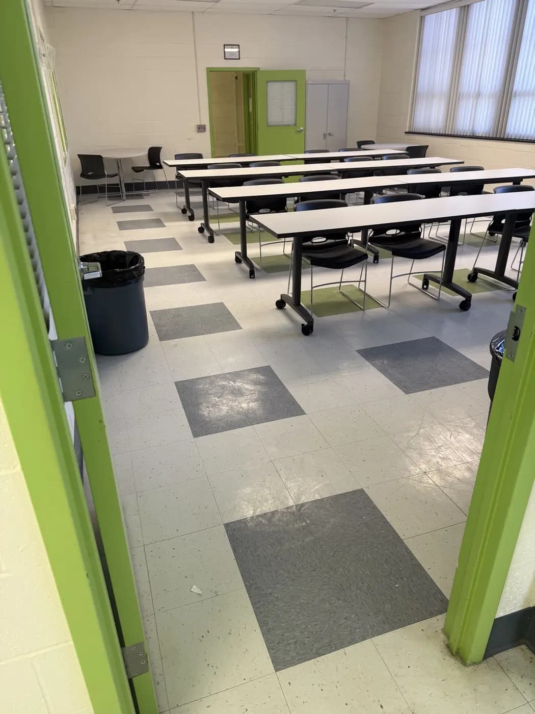 Commercial VCT floor in a furnished classroom